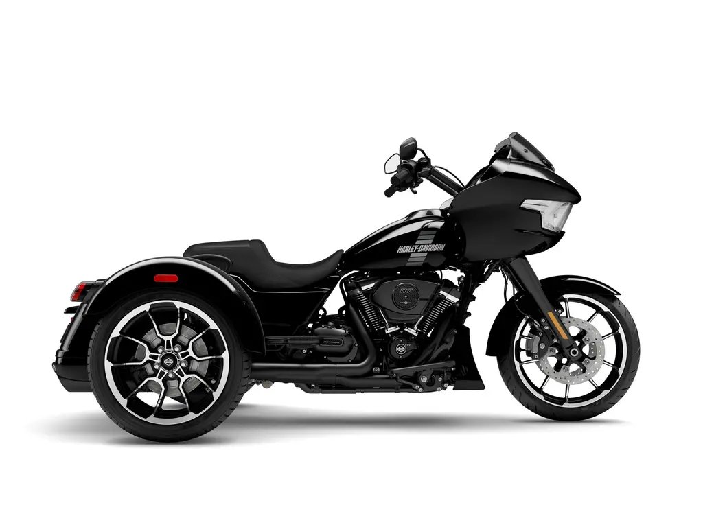 2026/03/harley-davidson-road-glide-3-vivid-black-black-trim-2026-0.jpg